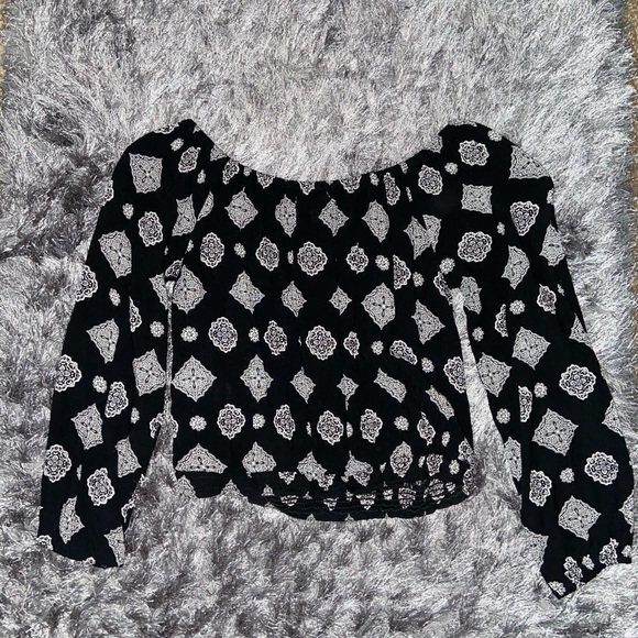 Brand: Amuse Society. Size: XS. Colour: Black & White - Picture 2 of 2